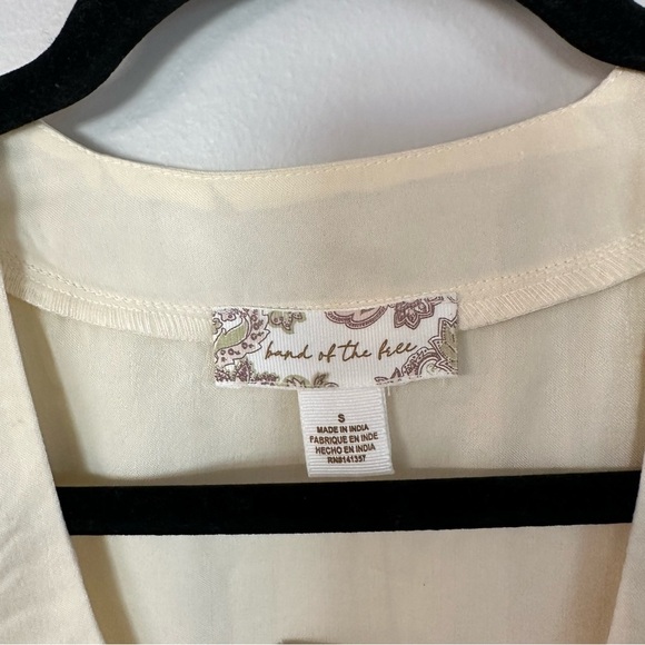 Band of the Free Women’s Long Sleeve Ivory Satin V-Neck Blouse Size S NWT - Picture 3 of 8